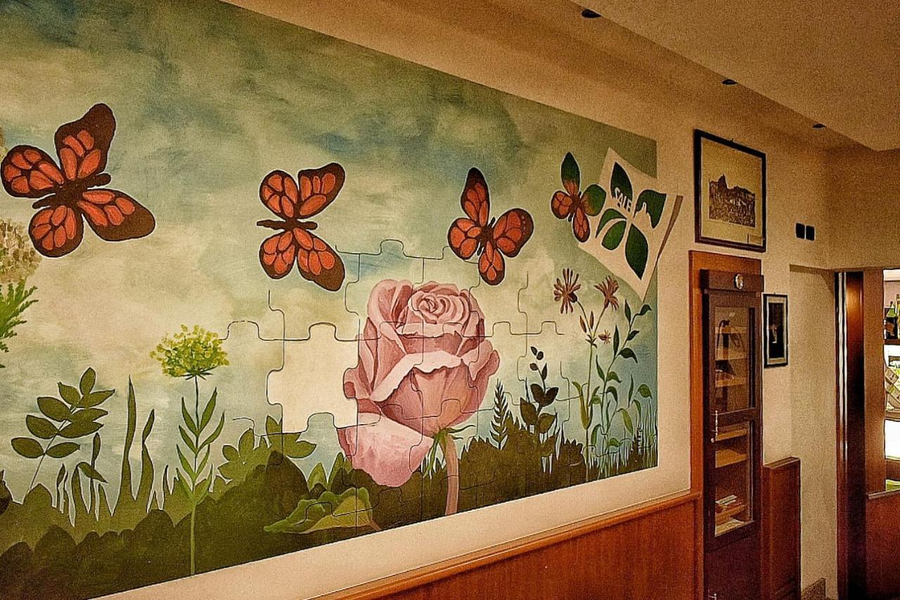 Sale Hotel Позада Екстериор снимка